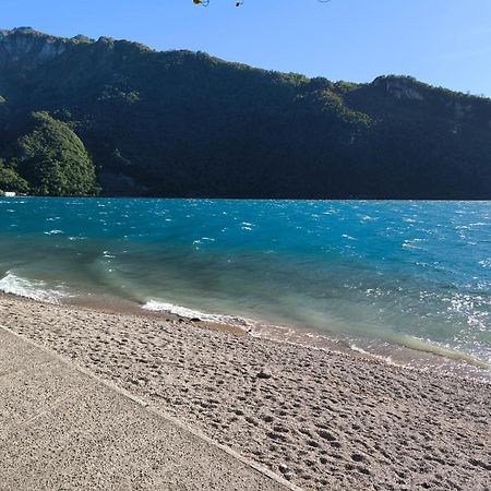 La Meridiana Sul Lago Абадия Лариана Стая снимка