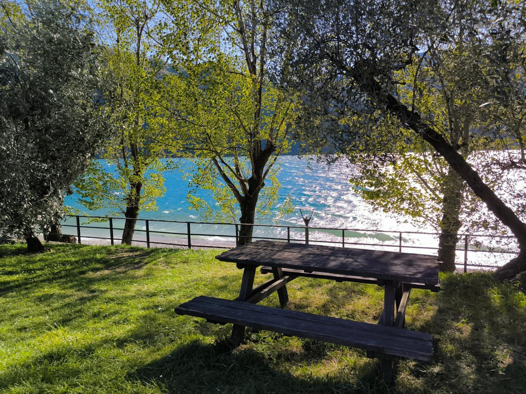 La Meridiana Sul Lago Абадия Лариана Стая снимка